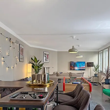 Σπίτι διακοπών Zentr Gruppen-duplex 13 Schlafplaetze, Ps5, Spiele & Terrasse Στουτγκάρδη