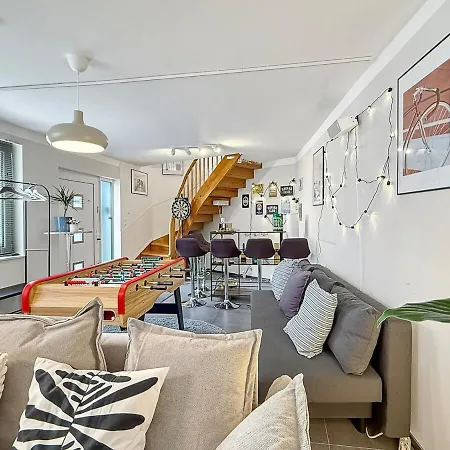 Σπίτι διακοπών Zentr Gruppen-duplex 13 Schlafplaetze, Ps5, Spiele & Terrasse *