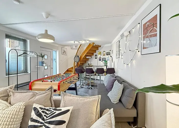 Semesterbostad Zentr Gruppen-duplex 13 Schlafplaetze, Ps5, Spiele & Terrasse *