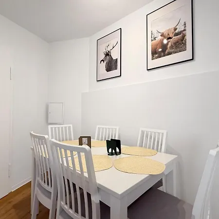 Zentr Gruppen-duplex 13 Schlafplaetze, Ps5, Spiele & Terrasse Holiday home