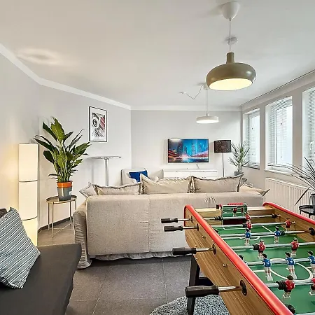 Zentr Gruppen-duplex 13 Schlafplaetze, Ps5, Spiele & Terrasse